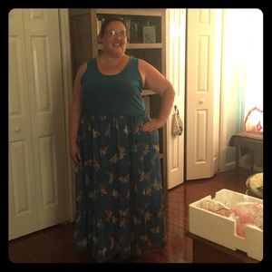 Sleeveless maxi dress with ruffle